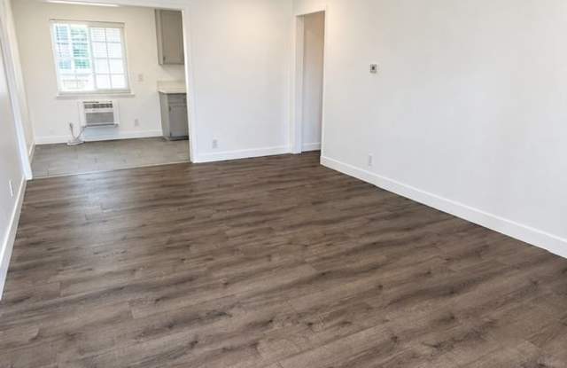 Tobias Garden Apartments Gallery 4