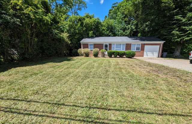 Conveniently located 3 bedroom/2 Bath house photos photos