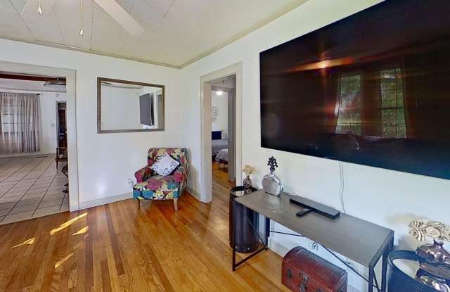 Renovated 3-Bedroom Home – Furnished or Unfurnished – Prime Location! photos photos