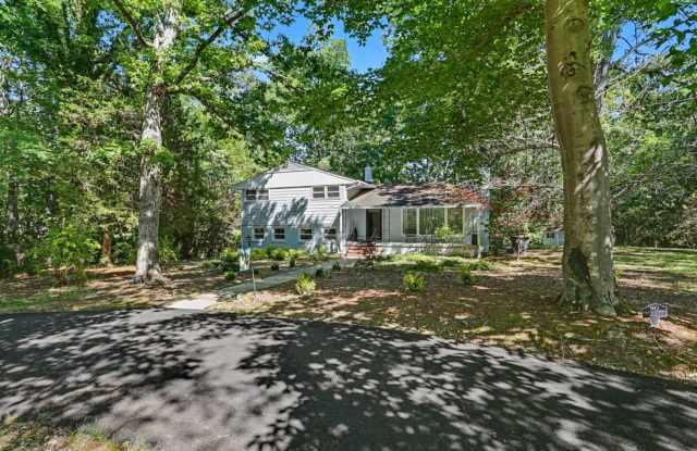 Charming Tri-Level in Hollybrook photos photos