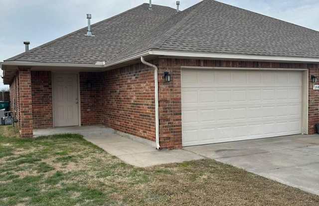 Updated 3 Bed / 2 Bath Single-Story Duplex – Move-In Ready! photos photos