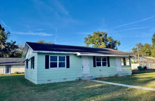 SPACIOUS Zephyrhills 4BR/1BA Home in the Heart of Downtown! photos photos