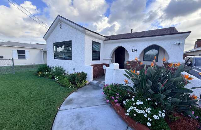 Newly remodeled three bedroom house in Wilmington ready to rent! Gallery 1