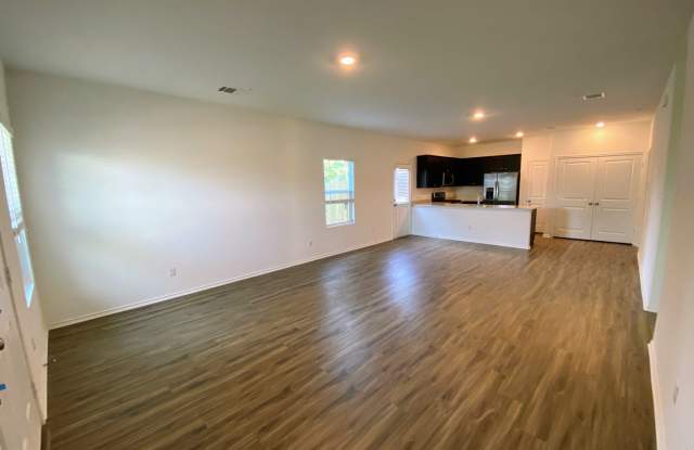 Room in 3 Bedroom Home at Gabbro Gardens Gallery 4