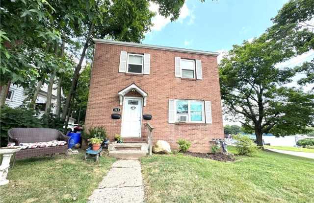 325 E Englewood Ave photos photos