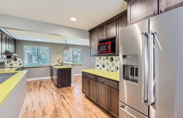4 Bed, 2 Bath Duplex in East Colfax – Bright, Stylish  Move-In Ready! photos photos