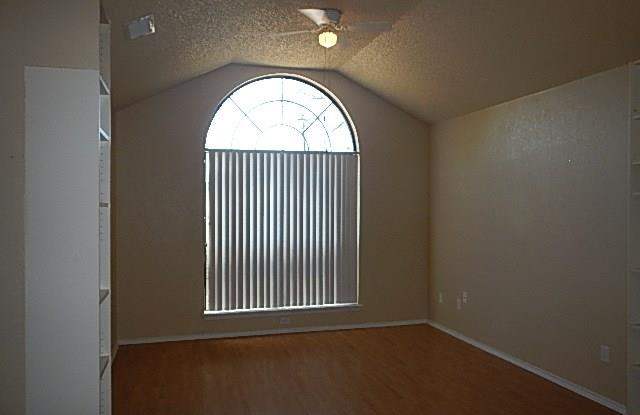 401 Hogan Circle Gallery 3