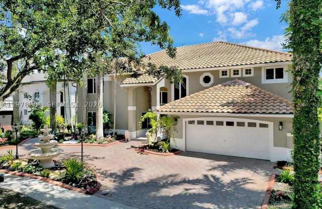 15945 NW 82nd Ct Gallery 2