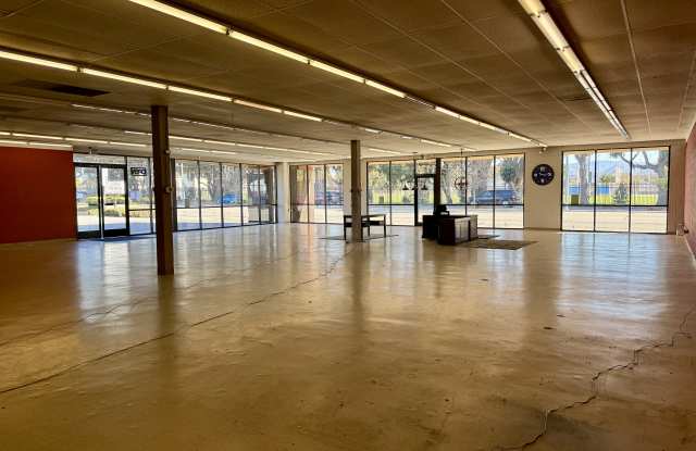1135 N Main St Gallery 4