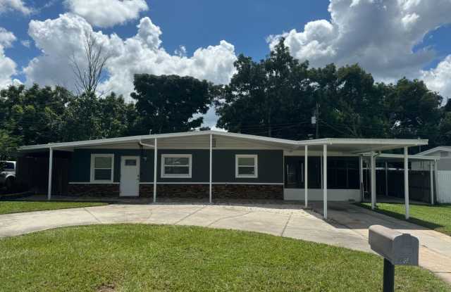 Charming 3BR House in Lakeland - 508 Garden Drive North, Lakeland, FL 33813