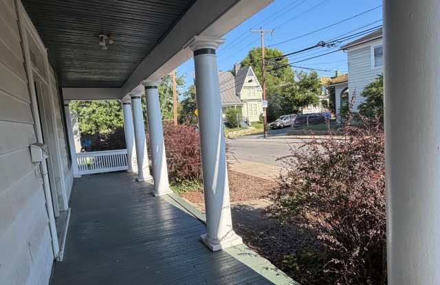 2 West Hampton Street - Charming 3BR/1BA in Staunton! Gallery 4