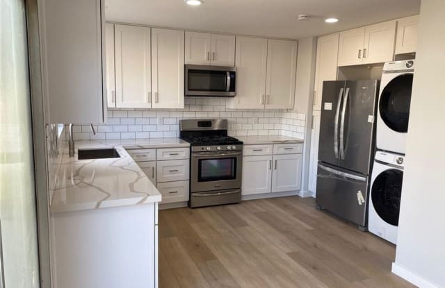 368 1/2 E 18th St - 368 1/2 E 18th St, Costa Mesa, CA 92627