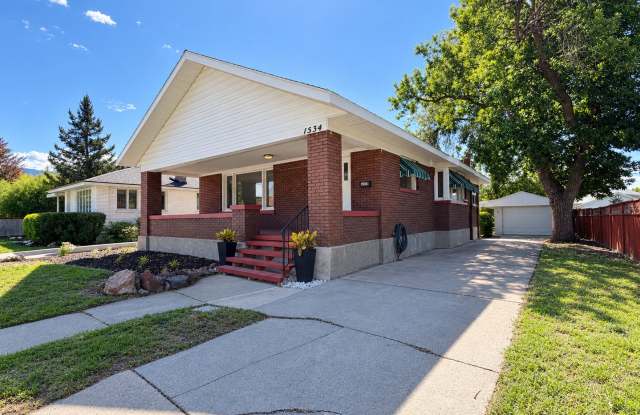 Updated 4-Bed Home | Basement | Huge Windows | Backyard photos photos Updated 4-Bed Home | Basement | Huge Windows | Backyard photos photos