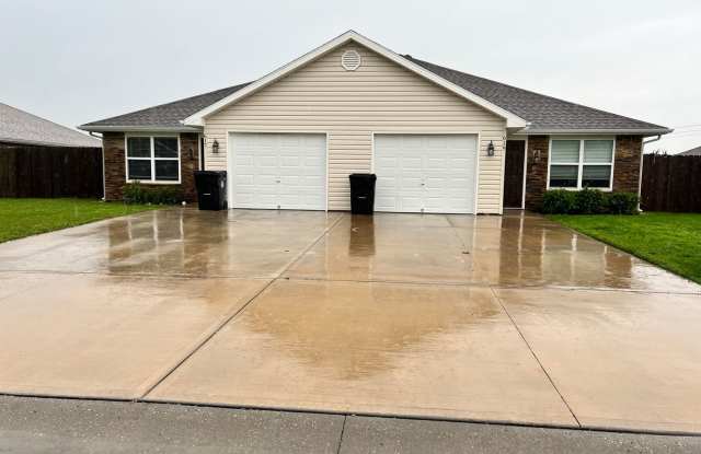 Stunning townhome in Pleasant Hill Gallery 1