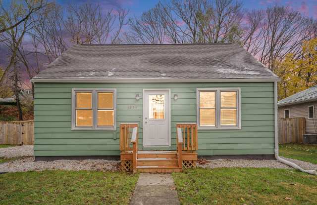 New Remodeled 3bed 1 bath home in Kalamazoo! Ask about our Deposit Free Leasing!! photos photos