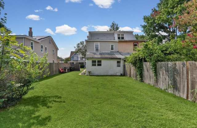 122 South Davis Street - A Gallery 4
