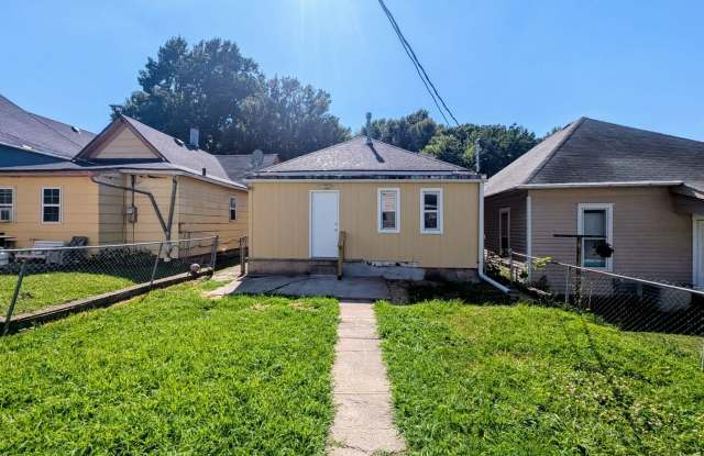 Remodeled 2-Bedroom Home with Main Floor Laundry & Off-Street Parking photos photos