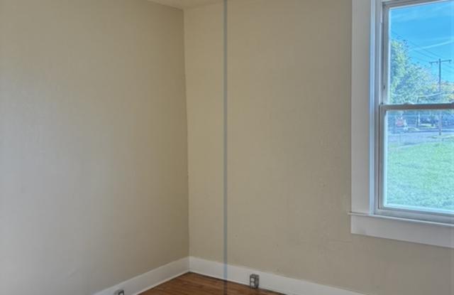 623-625 West Clarke Street - 1 Gallery 3