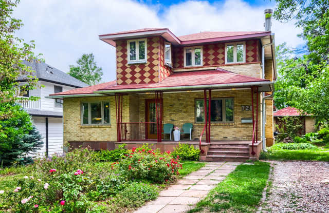 Charming Downtown Oasis | Steps to Pearl Street Gallery 4