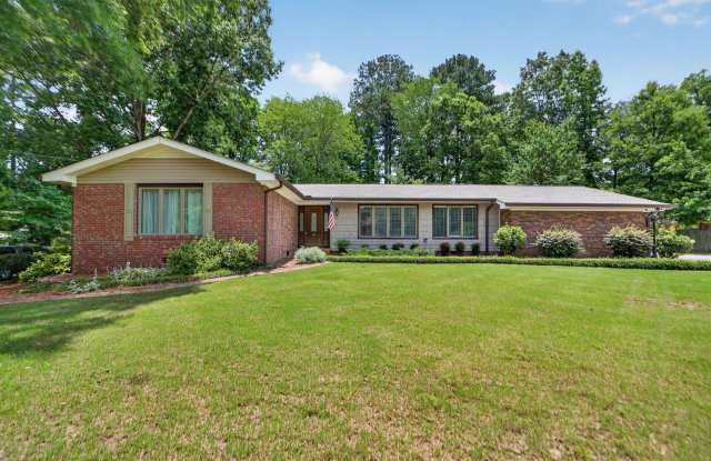Spacious 4/3.5 Brick House in West Rome- $2,295 Gallery 1