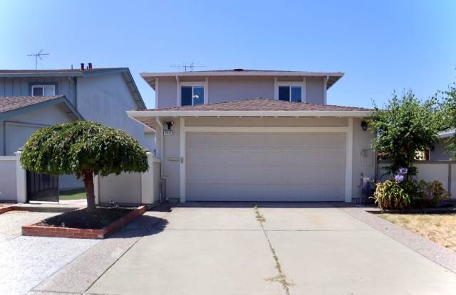 Gorgeous 4-bedroom home with pool – Lakeshore Neighborhood! photos photos