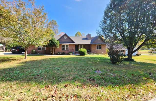 Maryville 37803 - Available Furnished or Unfurnished! 3 bedroom, 2 bath home - Contact Tom Parry (865) 607-3649 photos photos