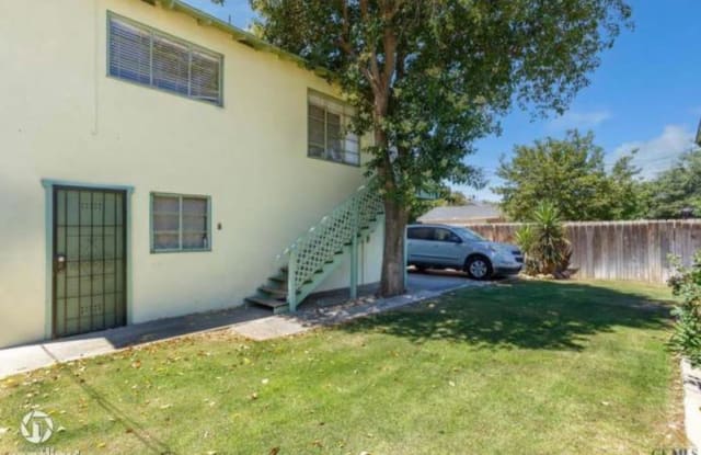 423 Quincy St 423 - 423 Quincy Street, Bakersfield, CA 93305