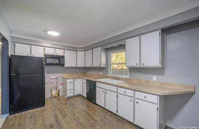 5631 LIVERNOIS Road Gallery 4