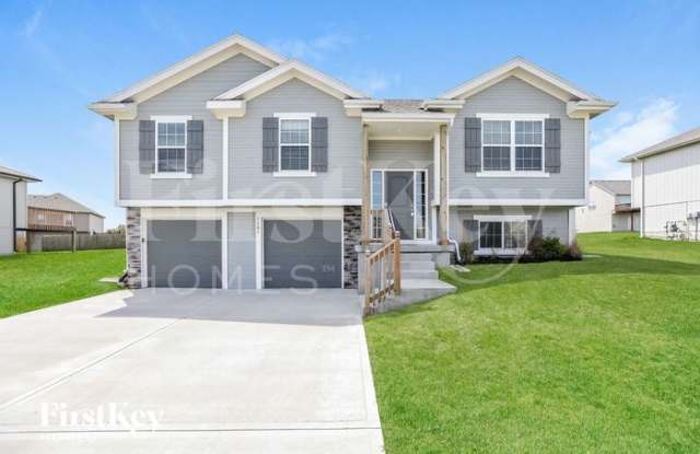 1101 Clayton Drive - 1101 Clayton Drive, Raymore, MO 64083
