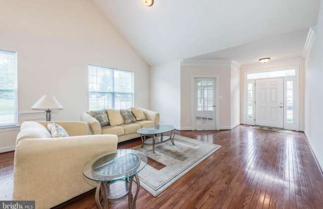200 SMARTY JONES Terrace Gallery 4