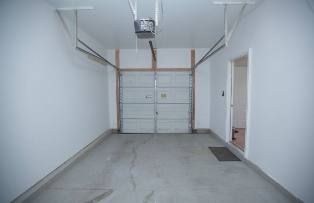 2 Bedroom 2.5 Bath with Lake View in Morrisville, NC! Gallery 4