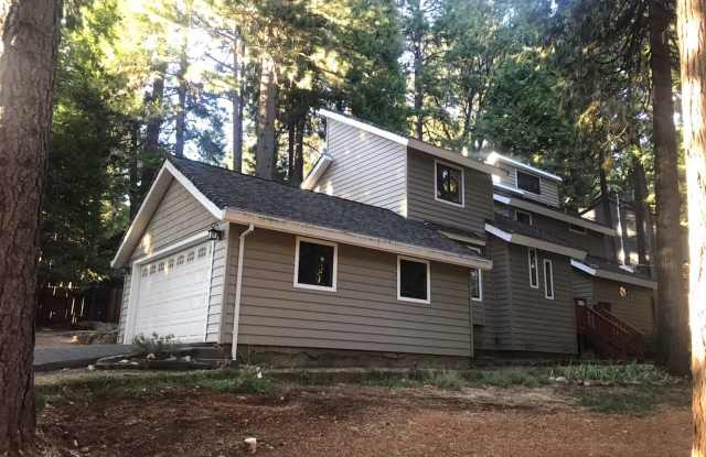 Fabulous 3 bedroom home near Jenkinson Lake. photos photos