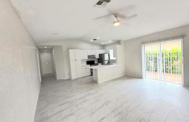569 E Ridge Circle N, Boynton Beach, FL 33435 - 2923 Gallery 3