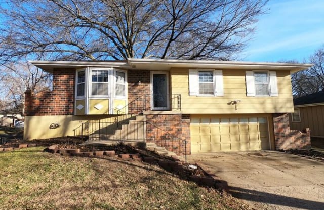 711 Southwest Merritt Street - 711 Southwest Merritt Street, Lee's Summit, MO 64081