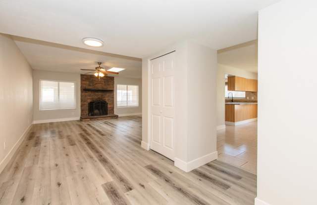 6832 West Denton Lane Gallery 2