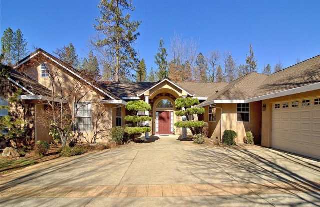 Beautiful Home in Rising Community complete with Unique Upgrades! Gallery 1