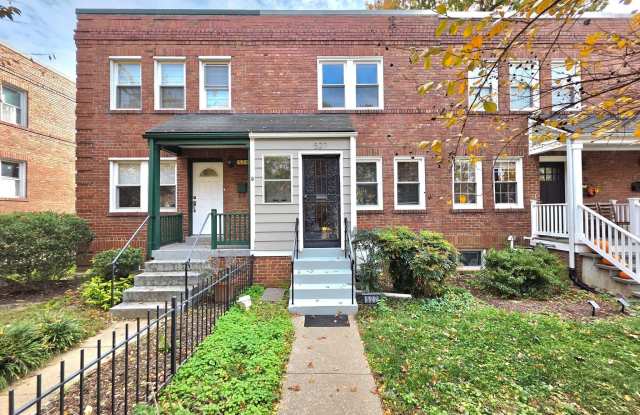 527 E NELSON Avenue - 527 East Nelson Avenue, Alexandria, VA 22301