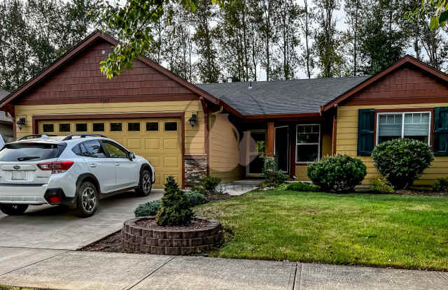Adorable South Salem Home - 2327 Equestrian Loop South, Salem, OR 97302