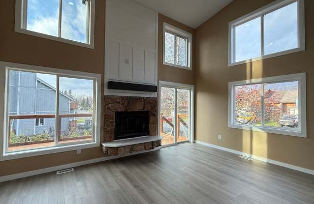 Fully Remodeled 3 Bedroom, 2.5 Bath Corner Lot. Available NOW! Gallery 1