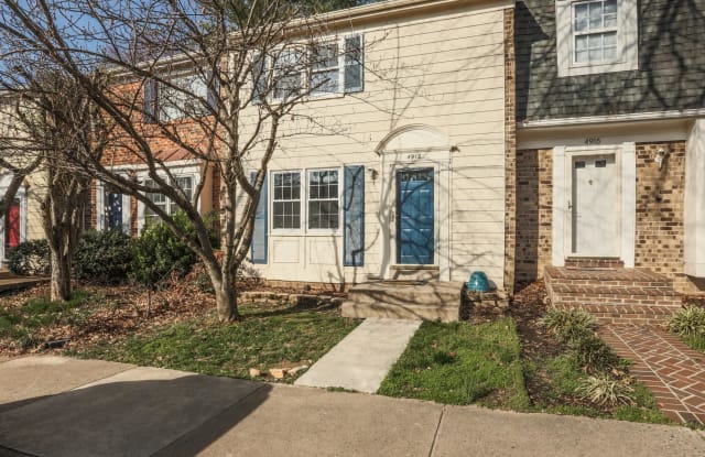 4918 MCFARLAND DRIVE - 4918 Mcfarland Drive, Kings Park West, VA 22032