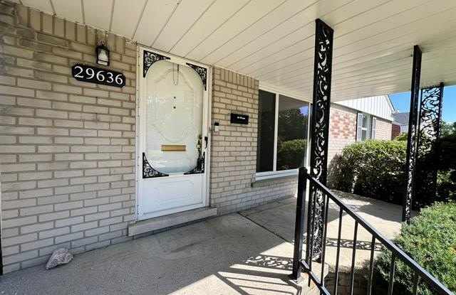 29636 Orangelawn Street Gallery 2