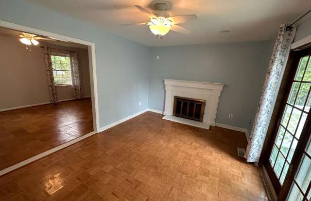 13524 ELLENDALE Drive Gallery 4
