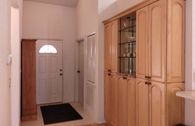 Executive 2 bedroom/ 2 bath condo Gallery 3