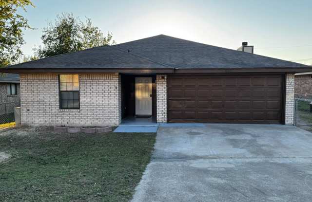 Remodeled 4 Bedroom 2 Bath Spacious Home Gallery 1