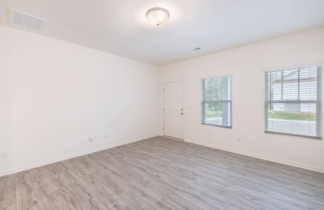 2 Bedroom Townhome Main Street Pineville - AUGUST MOVE IN SPECIAL Gallery 4