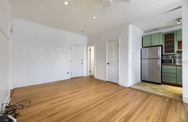 Charming 2BD/2BA Condo in Heart of Denver Gallery 4