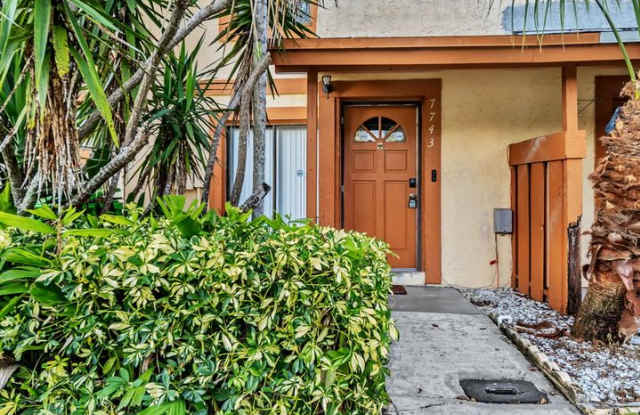 Charming 2BR Townhome with Private Patio – Ready for You! photos photos