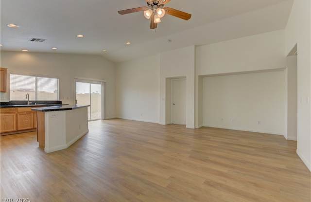 3362 Wrangell Mountain Street Gallery 4