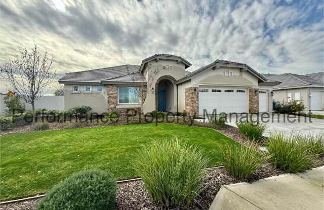 Stunning 4 Bed/3 Bath Belcourt Seven Oaks Home w/ $0 Deposit Option  More photos photos