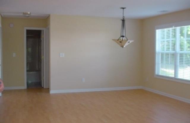 Cute 3 Bedroom Home on Private Street! Gallery 4